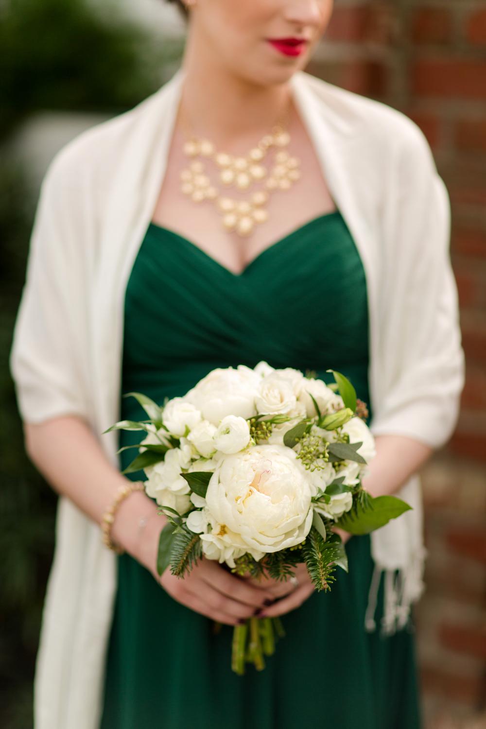 flowers that go with green dress Dark green accent colour  what colour flowers?