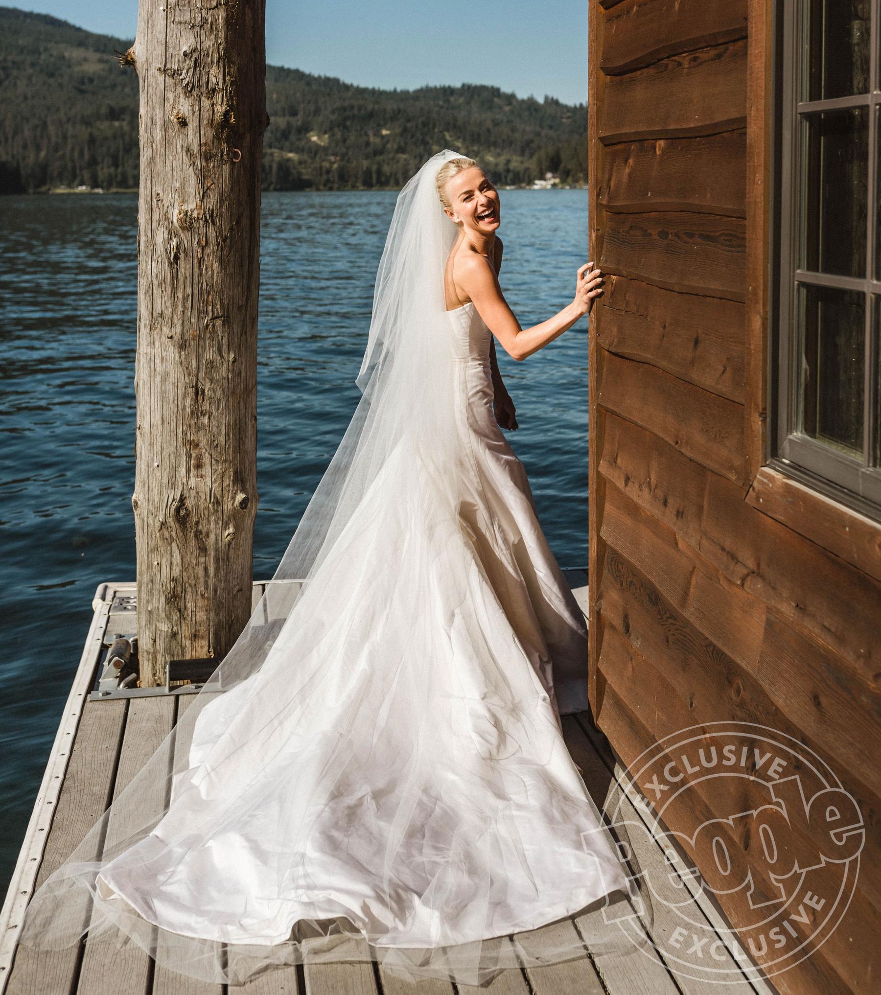 julianne hough bridesmaid dresses How to Get Julianne Hough's Gorgeous Wedding Day Style with Marchesa