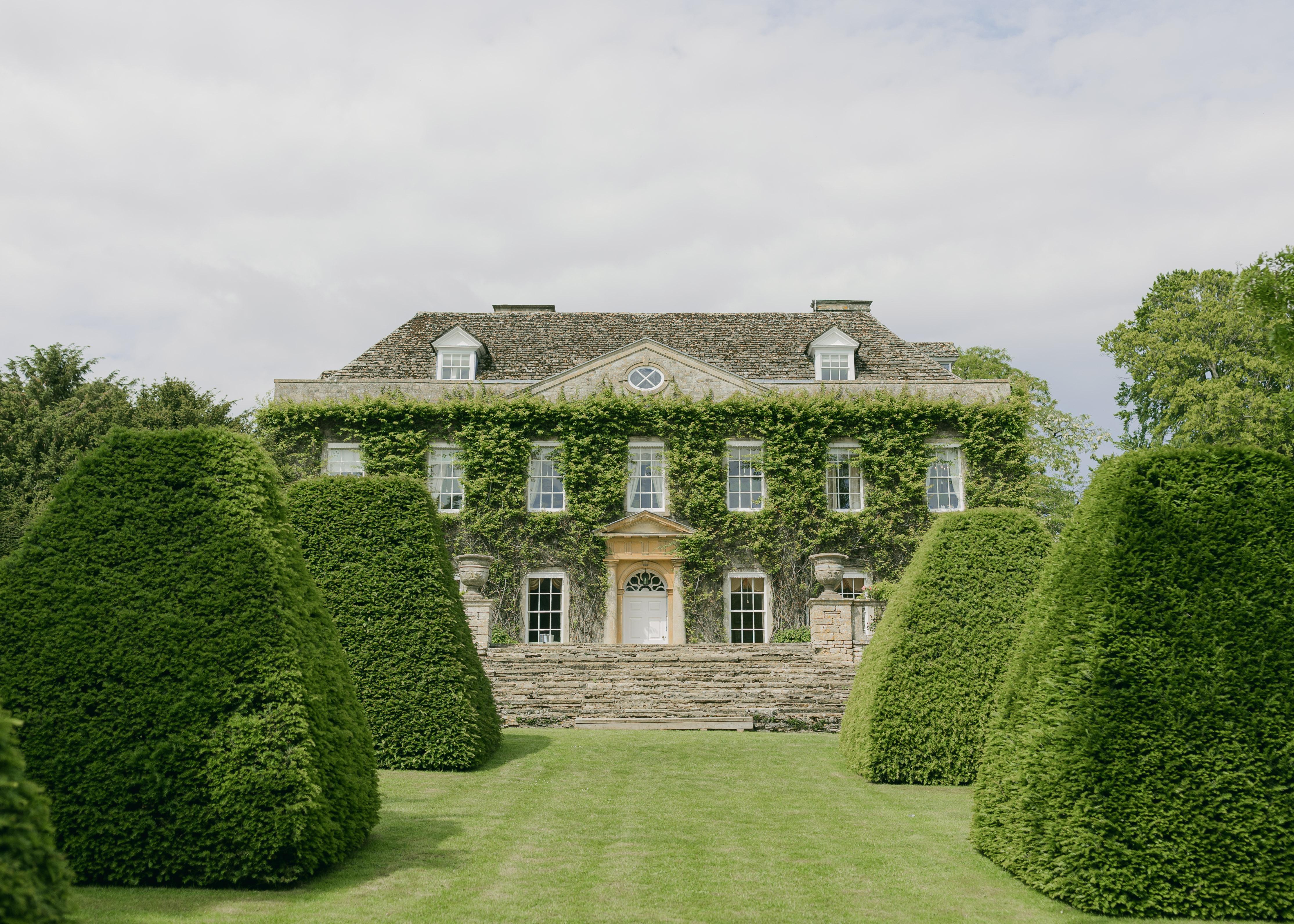 A Secret Garden Inspired Wedding in the Cotswolds at the House From “The Holiday”