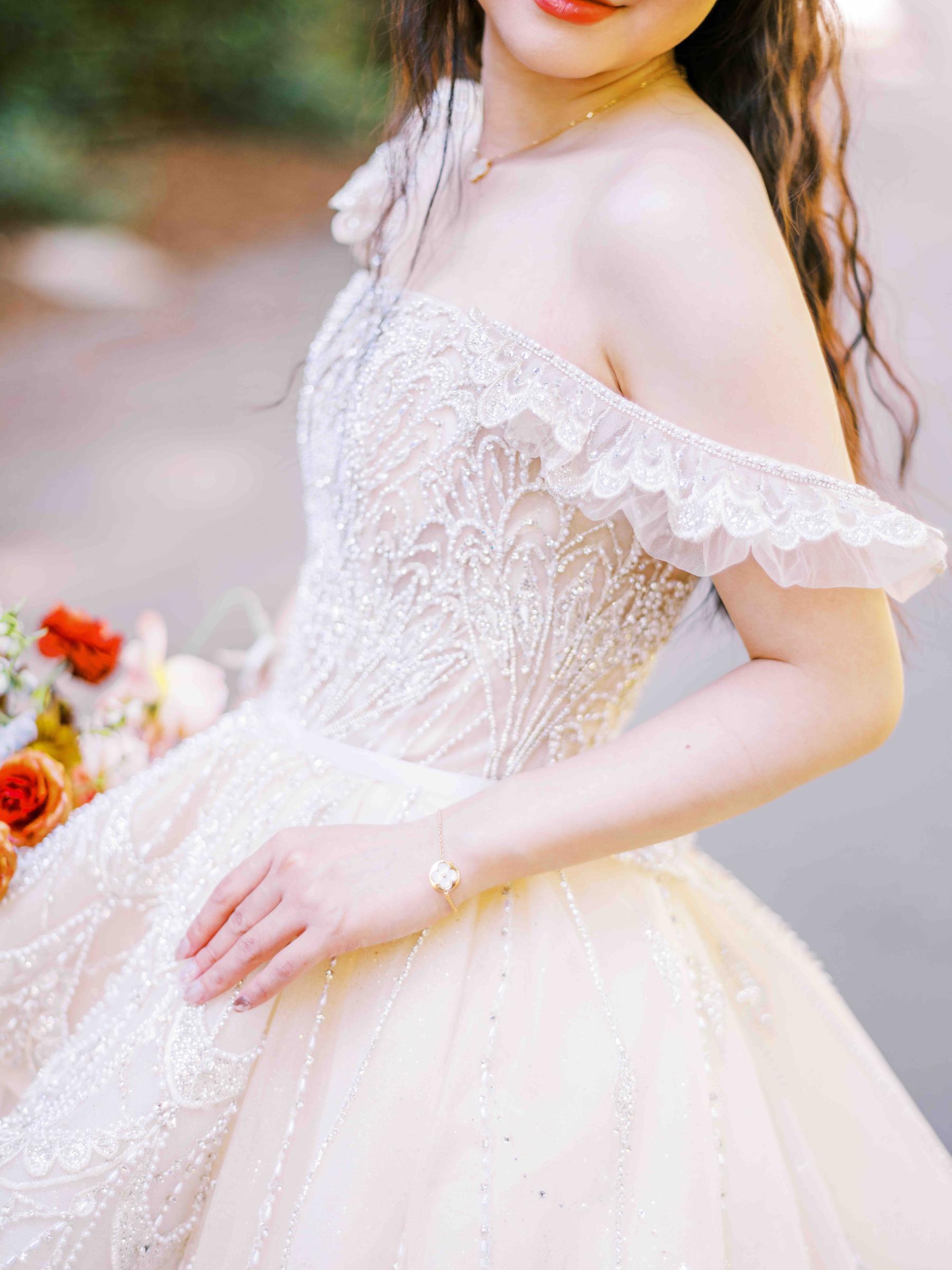 elegant knee length evening dresses Gold Satin Strapless Ball Gowns Prom Dress Noble Women's Utility Dress Design:short deep v The sleeveless halter style