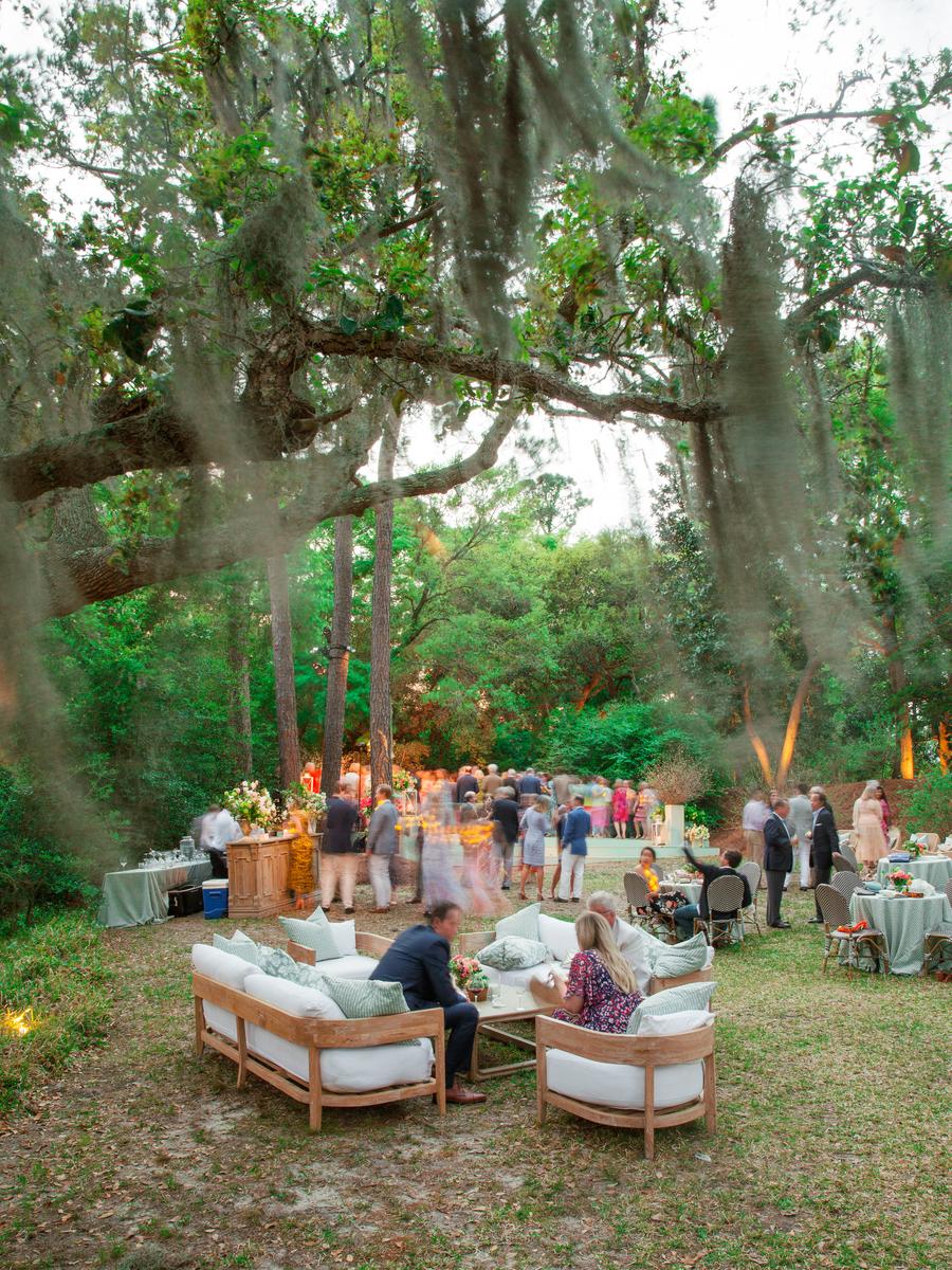 A Casual “Spring Soiree” Wedding in an Idyllic Lowcountry Setting