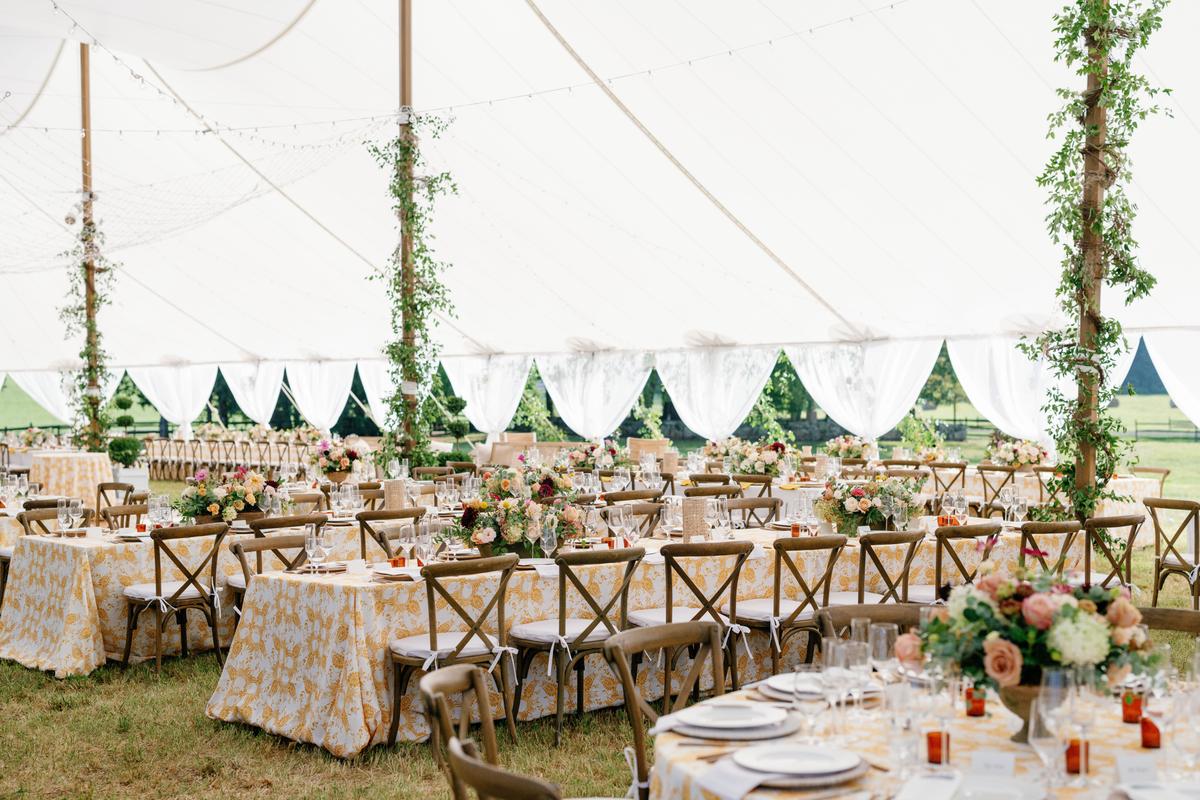 This Beautiful Wedding ceremony on the Bride’s Childhood House Is Giving “Father of the Bride” Vibes in All of the Finest Methods!