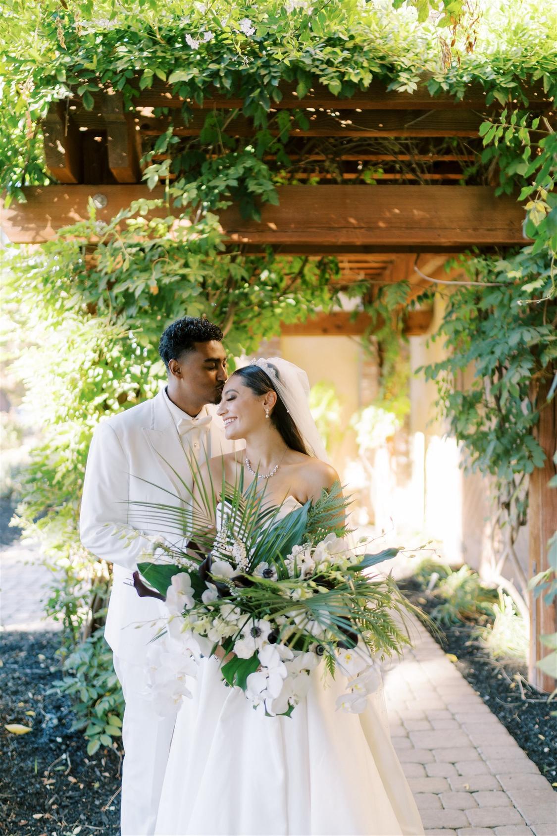 Classic Black And White Wedding With A Pretty Pop Of Green In California Classic Black And White Wedding With A Pretty Pop Of Green In California
