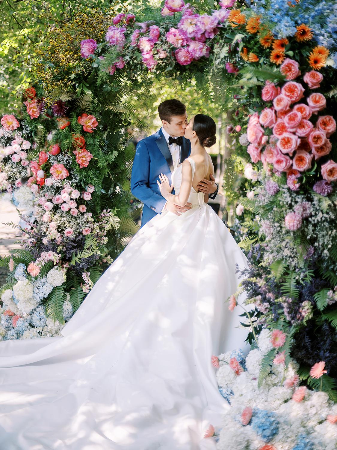 A Rom-Com Worthy 1920's Inspired Wedding at Chicago Botanic Garden A Rom-Com Worthy 1920's Inspired Wedding at Chicago Botanic Garden