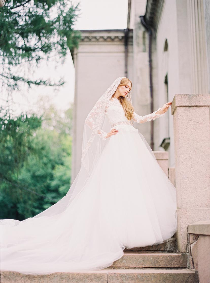 russian wedding dress designer Russian wedding dress by Valentin Yudashkin, a fashion designer from Moscow. #bride #dress #Russian #weddings