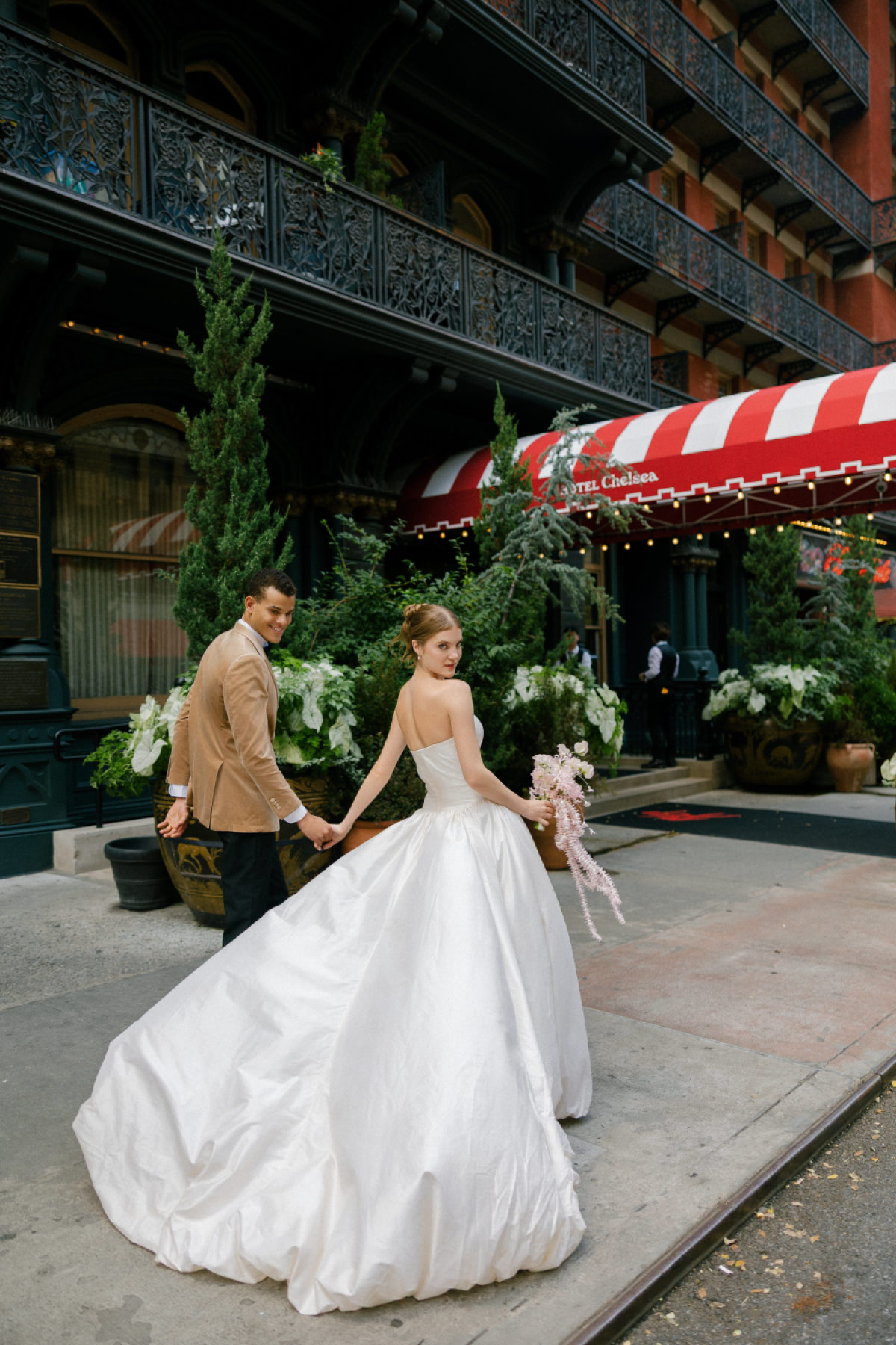 This Hotel Chelsea Wedding Editorial Is a Love Letter to Old New York