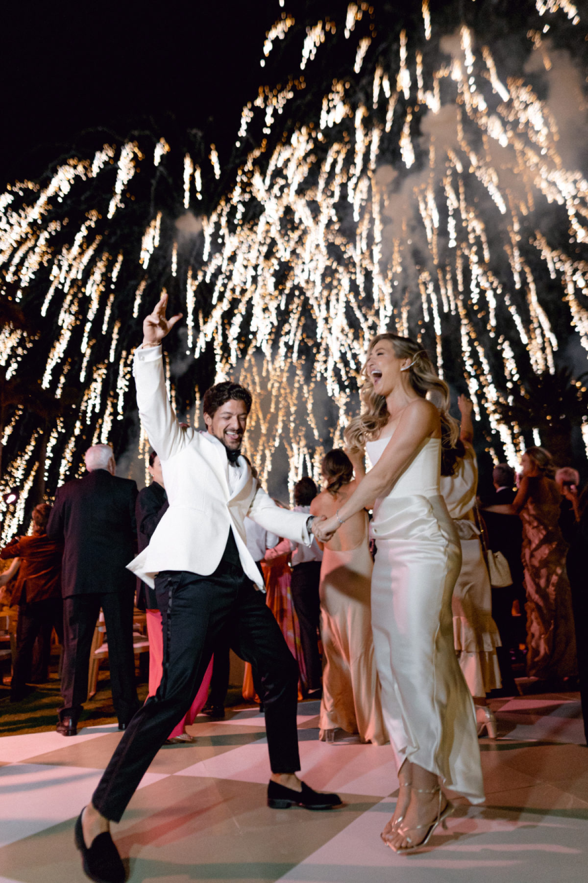 A Tropical Glam Wedding Blending Modern Sophistication With Cabo’s Natural Beauty at Club 96