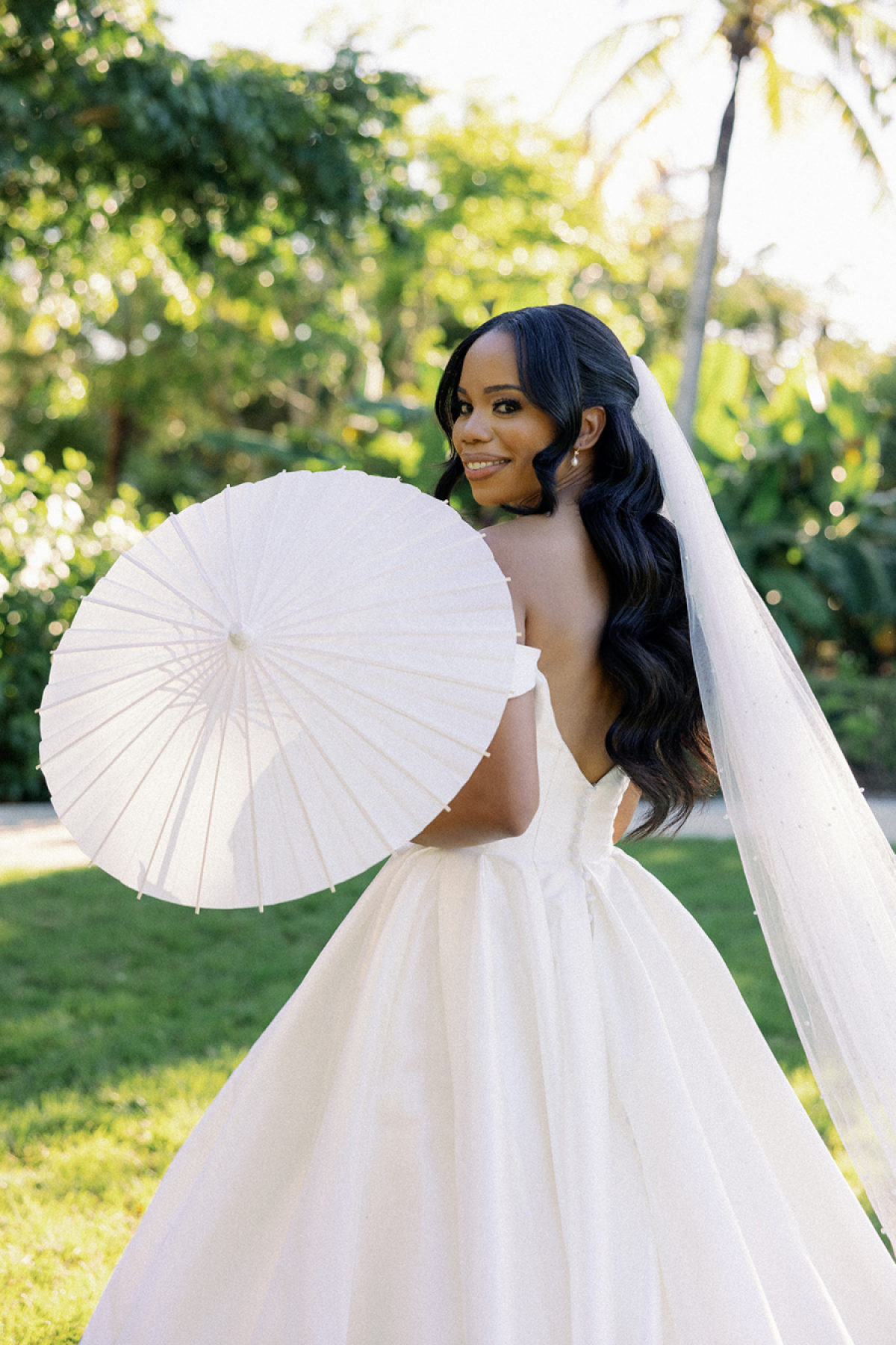 Lush Greenery and Live Jazz Set the Scene for This Elegant Outdoor Celebration