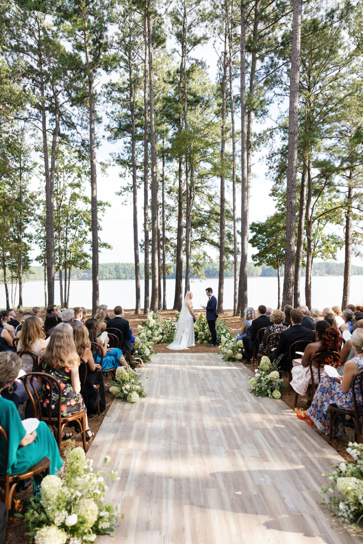 Understated Beauty Meets Natural Charm in This Lakeside Celebration