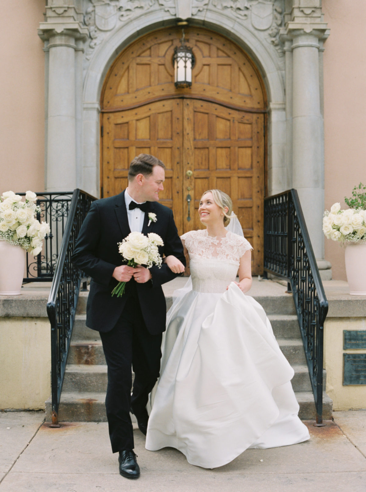 Refined Romance in the Mountains with Fresh Florals and a Custom Lounge Reveal