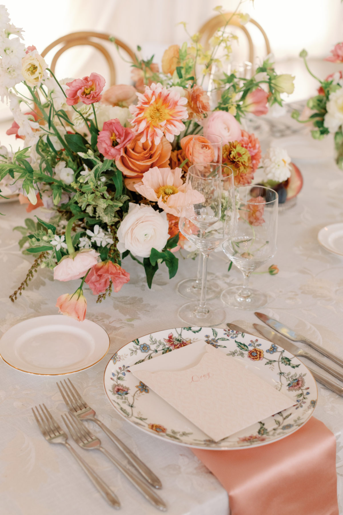 An Effortless Estate Weekend Filled with Champagne Welcome and Warm Hospitality