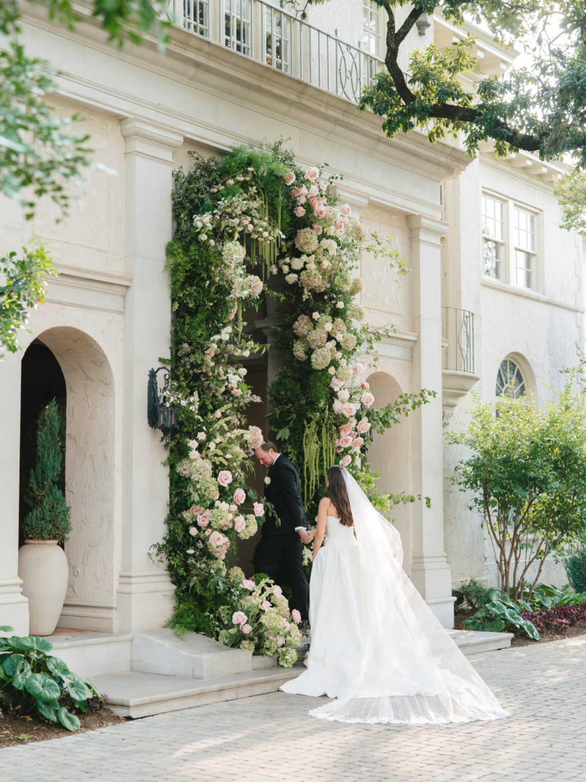 A European Inspired Estate Wedding Weekend at Commodore Perry with Fashion-Forward Flair