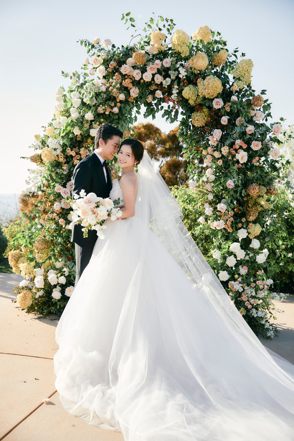 Crisp White and Rust in a Romantic, Whimsical Celebration of Sun and Sand