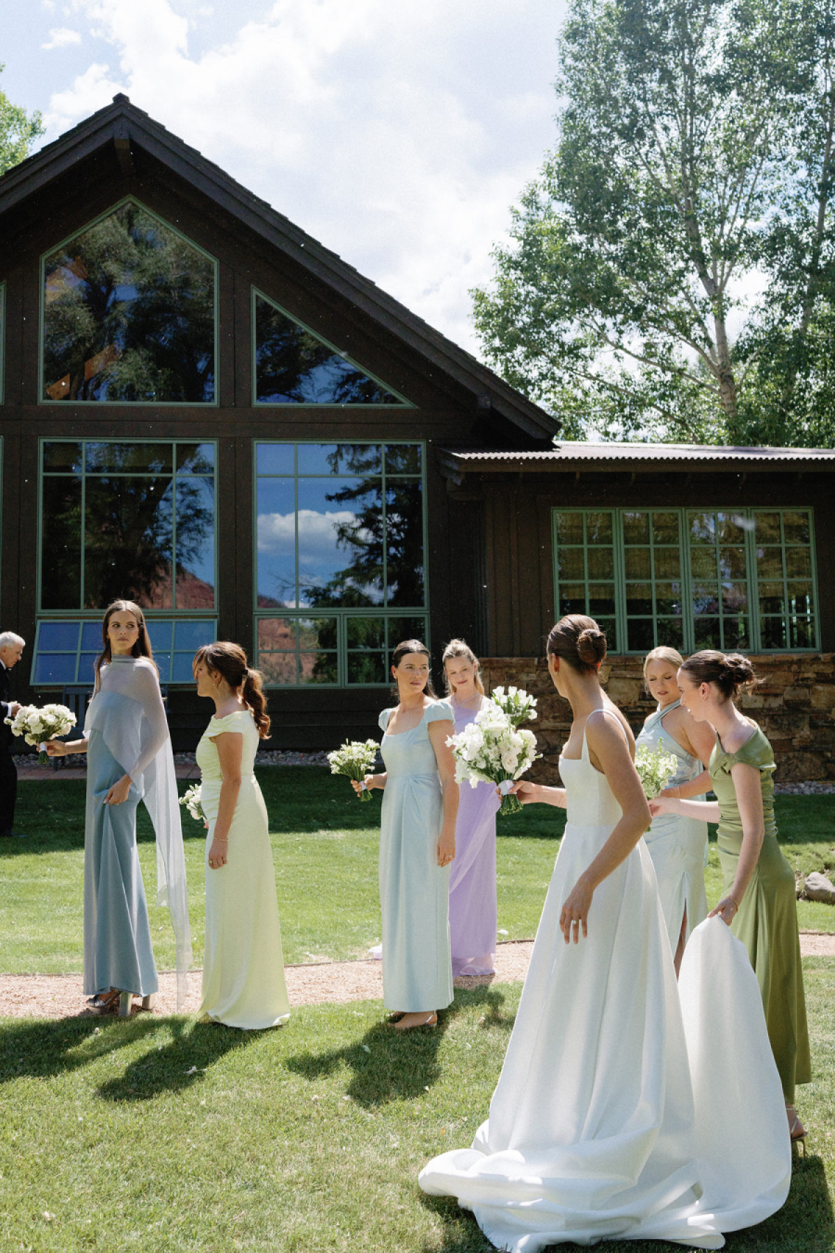 Pantone Cloud Dancer, Done Right: A Private Estate Wedding with Residential Influence